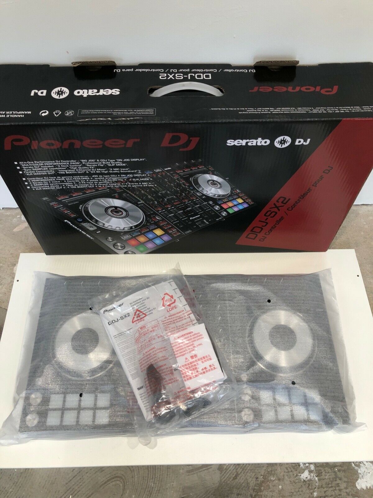 Pioneer DDJ-RX DJ Controller 510 EUR, Pioneer DJ controller  DDJ-RZ 520 EUR