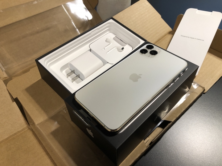 Apple iPhone 11 Pro 64GB cost  $500,iPhone 11 Pro Max 64GB cost $550,iPhone 11 64GB cost  $450, iPhone XS 64GB cost $400 ,  iPhone XS Max 64GB cost $430 , Whatsapp Chat : +27837724253