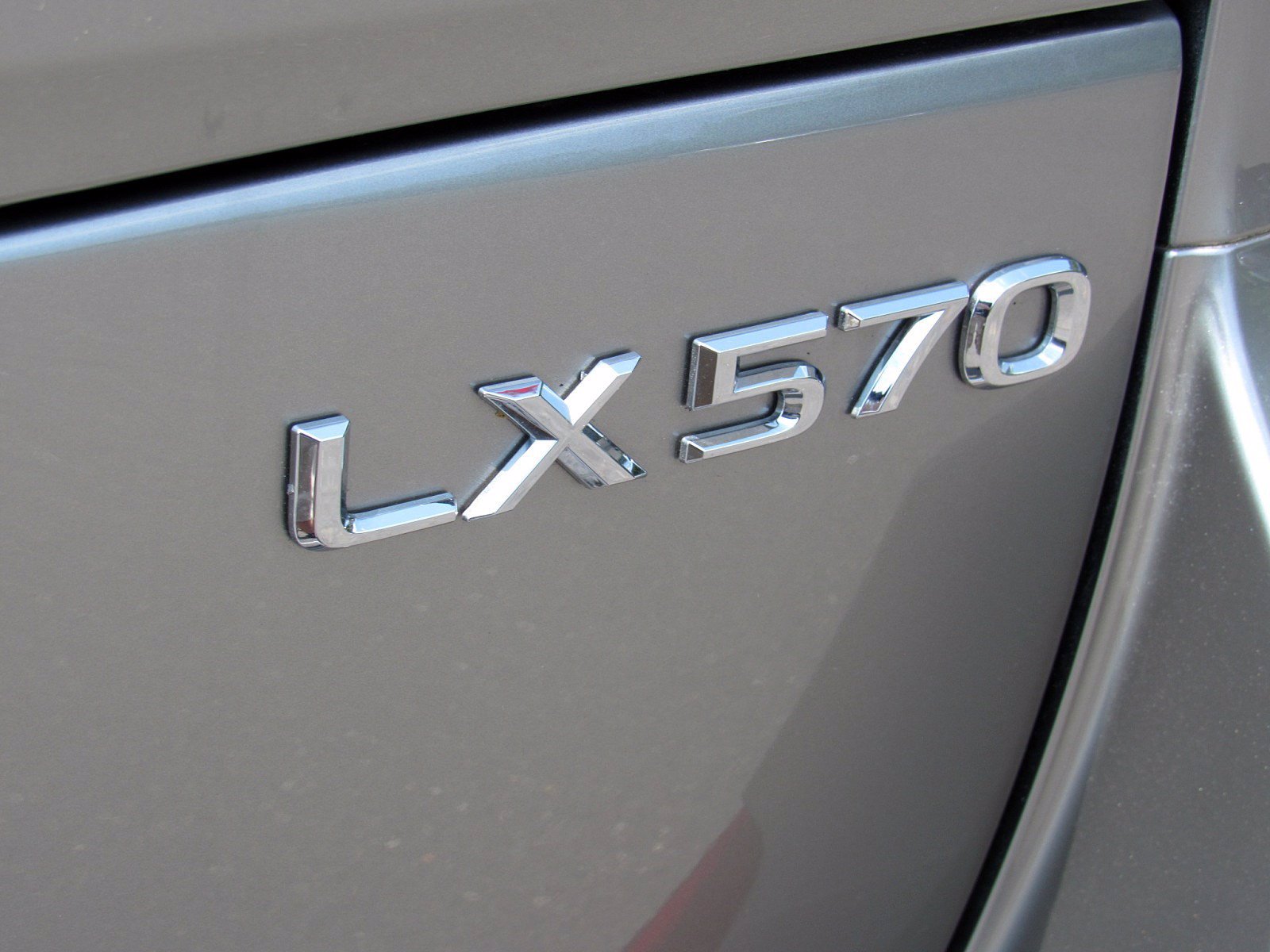 LEXUS LX 570 SUV Gulf Specs 2019 (Silver) URGENT SALE